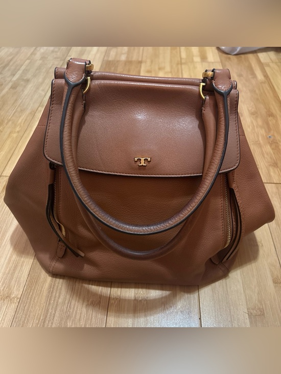 Tory Burch Handbags - Tory Burch half moon Cognac Leather Double-Handle Shoulder Bag